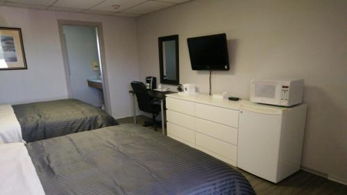 Queen Room with Two Queen Beds - Non-Smoking