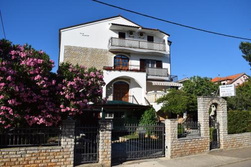  Vila Jelena - Studio apartments for 2 to 3 persons in Sv Filip i Jakov in Sveti Filip i Jakov