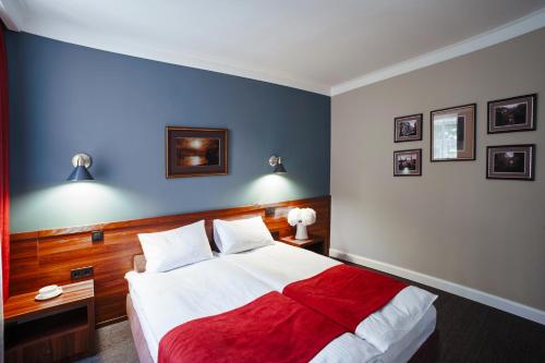 1 queen bed