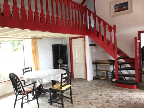 Facilities, Johnny Joe's in Newport