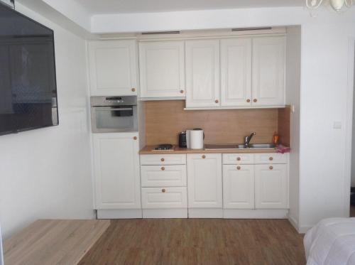 مطبخ, Boutique Hotel Couleurs Suds in لو سوكينت البلدة القديمة