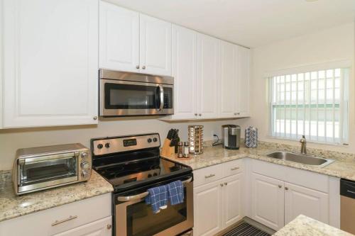 Lovely Cottage - Close to Siesta, Shops & Dining in 새라소타 시내