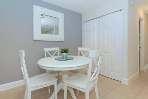 Lovely Cottage - Close to Siesta, Shops & Dining in 새라소타 시내