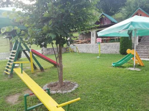 Taman bermain, Rural haushold Konak Vukovica kolibe in Andrijevica