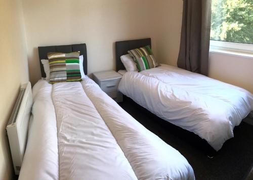 Great City Centre Spacious Apartment Equiped for Business or Family Travel - image 8
