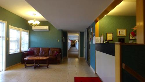 Lobby, Econo Lodge  Inn & Suites in Saint John (NB)