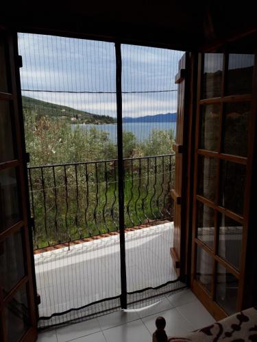 Koutadelias rooms in Kalamos (Argalasti)
