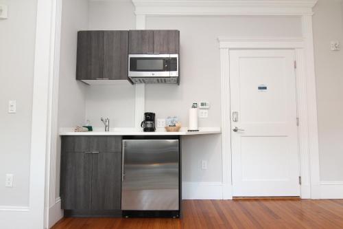 Large Studio w/ Queen AND Sofa Bed..#38, Brookline (fotografie 6)