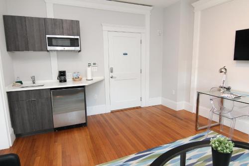 Large Studio w/ Queen AND Sofa Bed..#38, Brookline (fotografie 8)