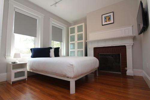 Large Studio w/ Queen AND Sofa Bed..#38, Brookline (fotografie 10)