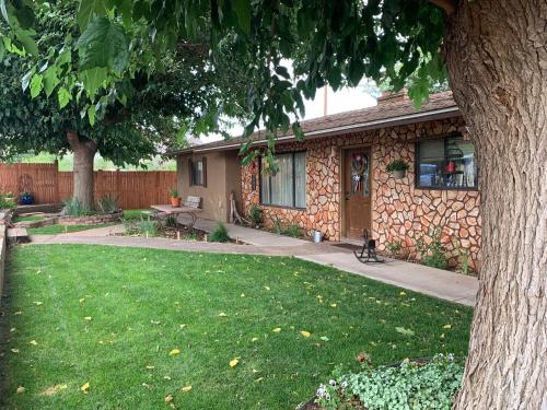 Zion's Backyard Bed and Breakfast - Accommodation - Colorado City