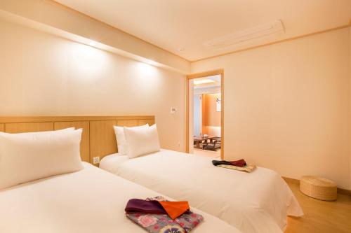トモノヤ リョカンJapanese-Style Twin Room with Bath