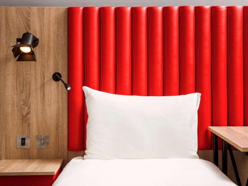 ibis Styles London Ealing - image 2