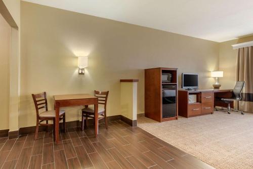 Comfort Suites Fort Collins Near University