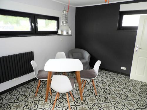 Ferienhaus mit Garten - image 3