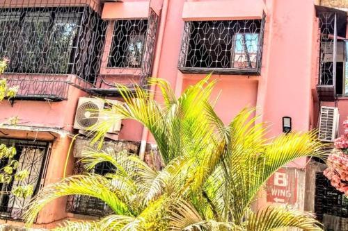 Cozy Furnished Apartment One Block From The Ocean