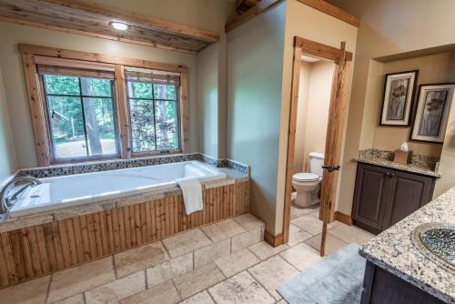Edelweiss Lodge in Boyne Falls, USA