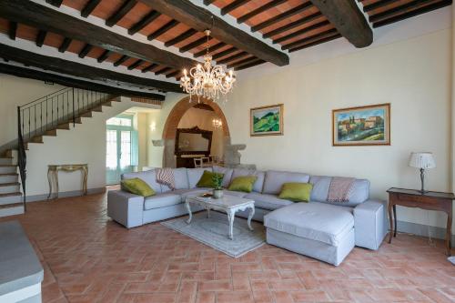 Beautiful country house Villa Mezzavia with private pool in Costiglion Fiorentin in Mezzavia