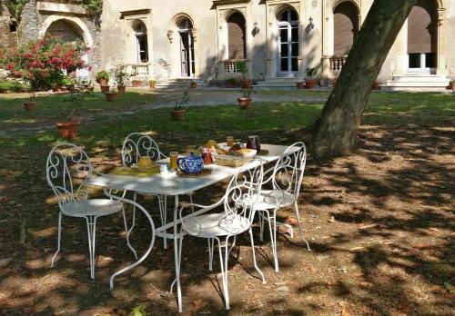 CHÂTEAU CAGNINACCI B&B 3