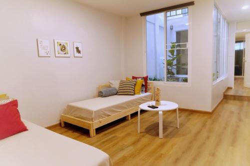 COZY 1BR Apartment near Sirikit MRT (1st floor) COZY 1BR Apartment near Sirikit MRT (1st floor)