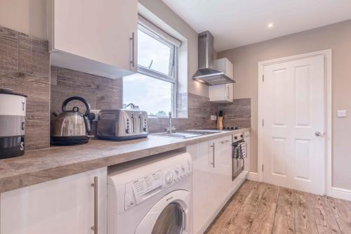 Modern Apartment Within Short Walk Of The Castle, High Street And Long Walk - Free Parking - By Temp - 슬라우
