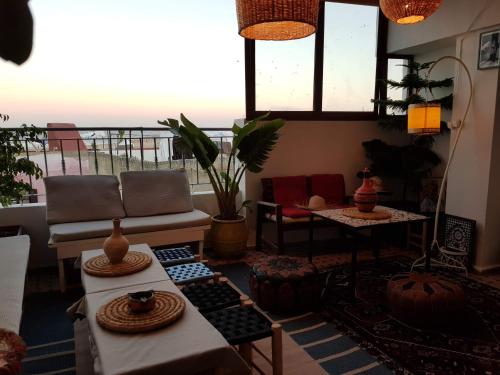 Art studio au bord de la mer 2