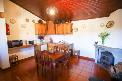 Kitchen, Casas da Lagarica in Belmonte