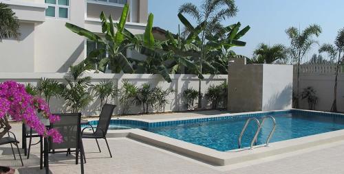 Chaam Pool Villa Baanusabai near Krua Med Sai - Restaurant