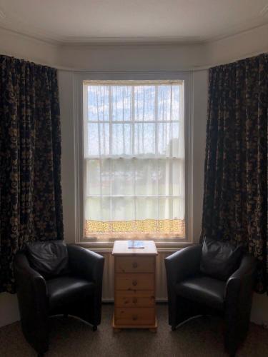 The Hunt Lodge - image 2
