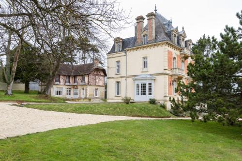 Les Villas d'Arromanches, Teritoria