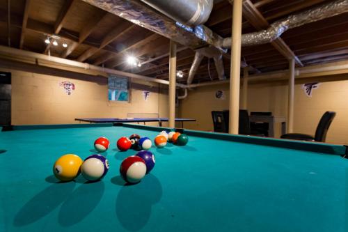Luxury Home w/GameRoom KingSizeBed near Six Flags
