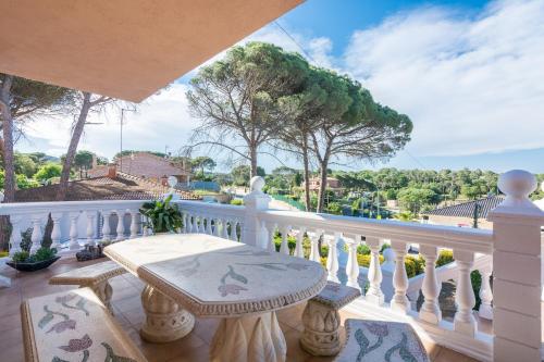 Erkély/terasz, HomeHolidaysRentals Corts in Fogars de la Selva