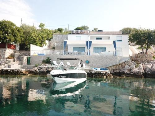 Villa Beline right by the sea heated swimming pool sauna and parkings - Location, gîte - Tribanj-Krušćica