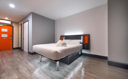 easyHotel Milton Keynes - image 8
