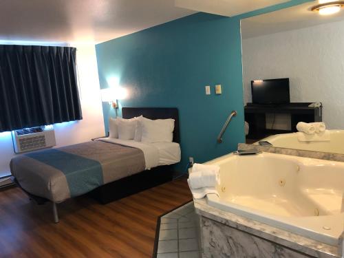 Motel 6-La Crosse WI - image 2