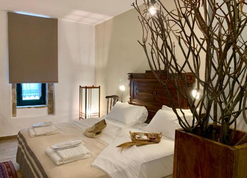 1 king bed, 2 sofa beds