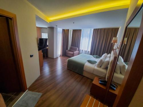 1 queen bed