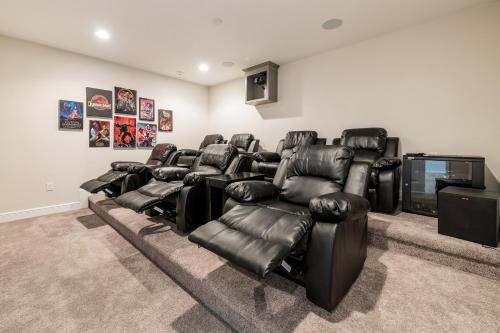 Phenomenal Home with Theater & Themed Rooms near Disney - 7675F