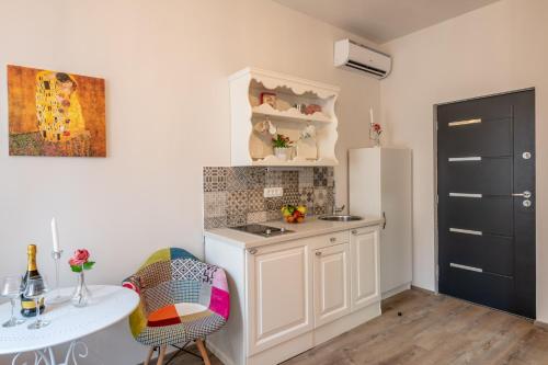 Old City Romantic Studios 3 3