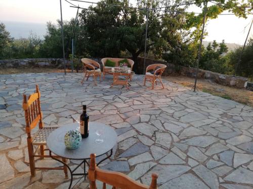  Theasea house with garden, Unterkunft in Riglia