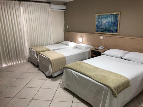 1 double bed, 2 twin beds