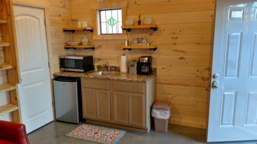 Knotty Squirrel Cabins - image 9