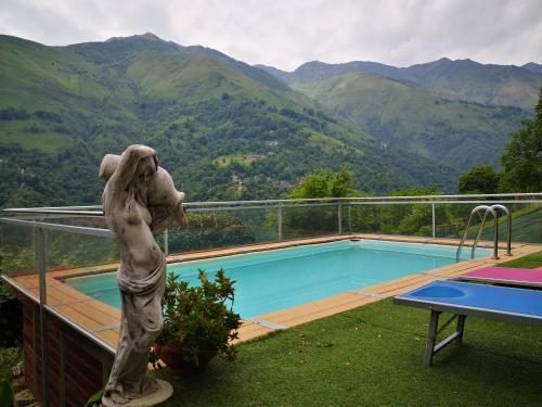 Chalet con Piscina - Garzeno