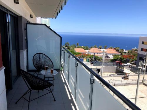 Couples in rhino's paradise in อีกอด เด โลส บิโนส