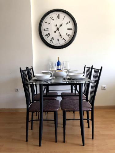 Couples in rhino's paradise in อีกอด เด โลส บิโนส