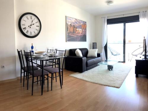 Couples in rhino's paradise in อีกอด เด โลส บิโนส