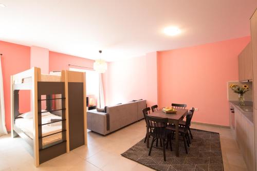 Local Hostel & Suites - image 12