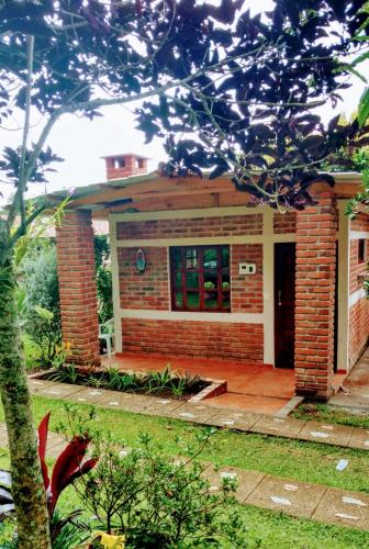 HOSTAL CABAÑAS AVE MARIA (HOSTAL CABANAS AVE MARIA) in Comalapa