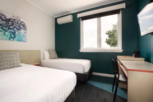 Greenacre Hotel Room Type - Economy Triple Room with Shared Bathroom Greenacre Hotel Room Type - Economy Triple Room with Shared Bathroom