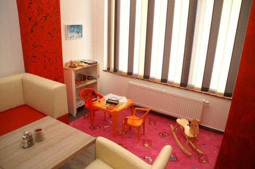 Hotel Avalanche - image 11
